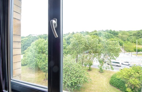 Bradford Apartment | Families and Contractors