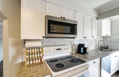Roseville Apartment | Families Welcome! Convenient Roseville Duplex