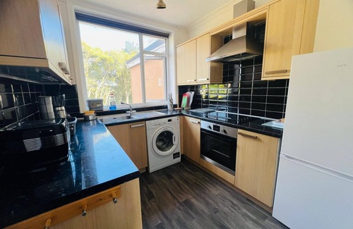 Dawlish Apartment | Family 4-bed Apartment in Dawlish With Sea View