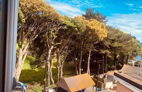 Dawlish Apartment | Family 4-bed Apartment in Dawlish With Sea View