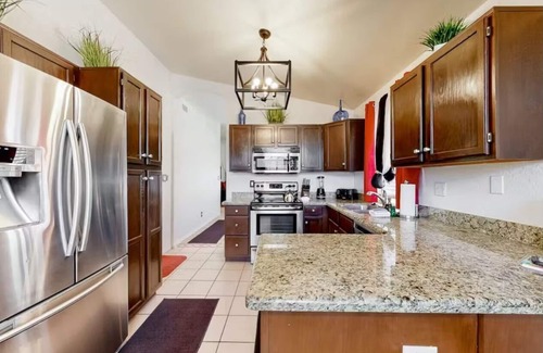 Foothills House | Family and Senior-Friendly VERY Private Home. FREE Heated Pool & Hot Tub!