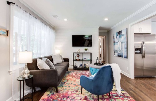 Smyrna House | Family Bungalow/mins to Braves w/king/backyard