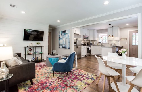 Smyrna House | Family Bungalow/mins to Braves w/king/backyard