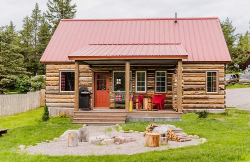 Martin City House | Family Cabin 9 Miles from West Glacier