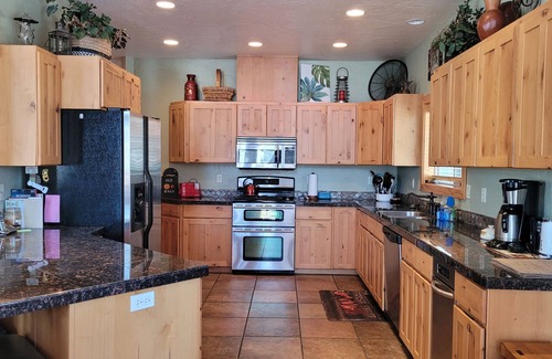 New Meadows Cabin | Family cabin in the Moutains-golf, pool, pickle ball, hot spring, skiing & more!