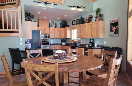 New Meadows Cabin | Family cabin in the Moutains-golf, pool, pickle ball, hot spring, skiing & more!