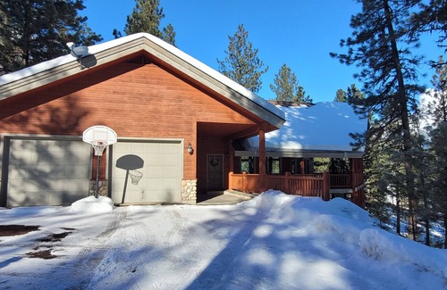 New Meadows Cabin | Family cabin in the Moutains-golf, pool, pickle ball, hot spring, skiing & more!