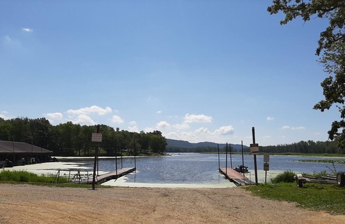 Bagley RV Rental | Family Cabin 🏠 steps to River/Beach ⛱