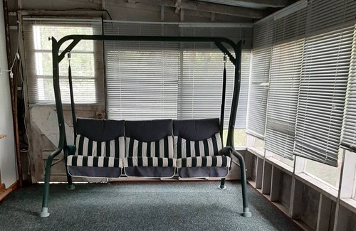 Bagley RV Rental | Family Cabin 🏠 steps to River/Beach ⛱
