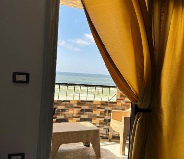 Al-'Amriyah Apartment | Family Condo With Panoramic Sea View 2