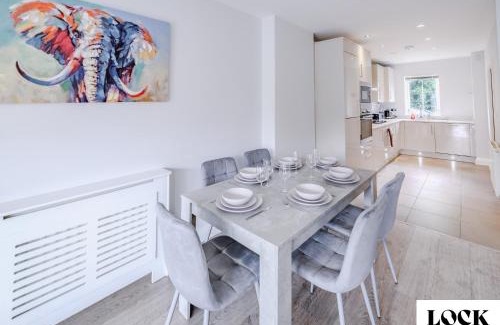 Maidenhead House | Family & Contractor Friendly 3 bed house Sleeps 6 in Maidenhead