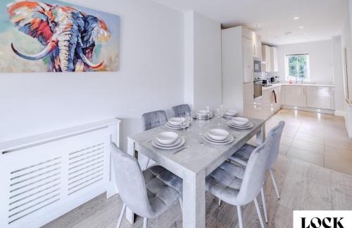 Maidenhead House | Family & Contractor Friendly 3 bed house Sleeps 6 in Maidenhead