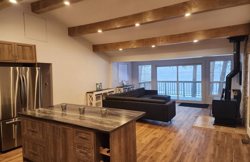 Hastings Cottage | Family Cottage Retreat on Rice Lake n(Sleeps 7 & 2 Bathrooms)