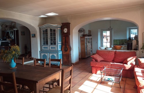Saint-Cannat House | Family country house with swimming pool in the heart of nature. Pets welcome.
