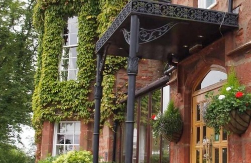 Inchture Hotel | Family Ensuite with Bath at Inchture Hotel