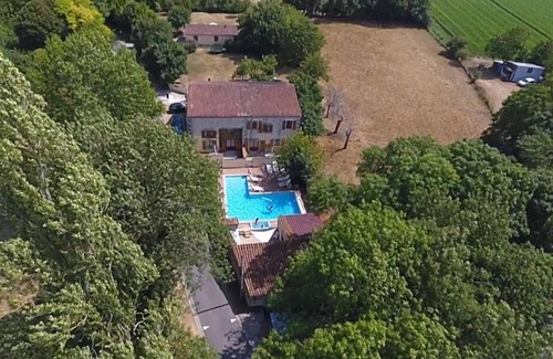 Saint-Pierre-de-Juillers Cottage | Family friendly Cassiopee gite at Les Vallaies