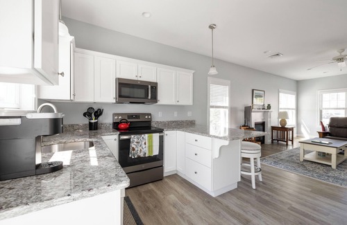 Arundel House | Family friendly 2-bedroom/2 bathroom house in Arundel with free WiFi, pool & gym