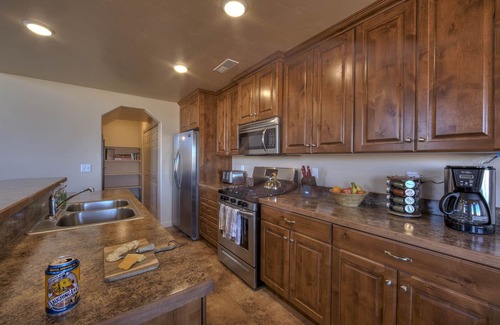 Moab South Valley House | Family Friendly, 2 King Beds, Main Flr Mstr, Great Views, Pool-seasonal & Spa.