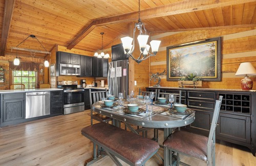 Gatlinburg - Pigeon Forge Cabin | Family-Friendly 2BR Cabin! 2 Living Rooms & Scenic Views
