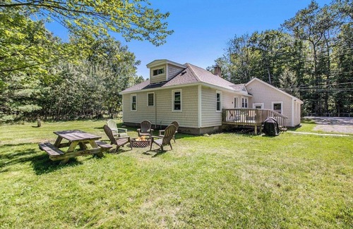 Higgins Lake Cottage | Family-friendly 3-bdrm cabin near Sam-O-Set park and South Higgins Lk State Park
