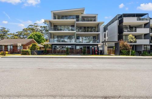 Huskisson Apartment | Family-Friendly 3BR - Steps from the Beach