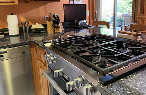 Essex Junction House | Family friendly 4BR, 3 Full Bath house. Only 30 minutes to ski slopes, downtown.
