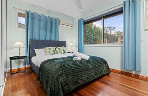 Sunnybank House | Family friendly 4BR Home Near Shops and Parks