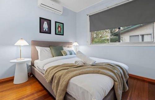 Sunnybank House | Family friendly 4BR Home Near Shops and Parks