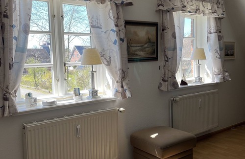 Wrixum Apartment | Family-friendly apartment with garden use, private terrace and beach chair