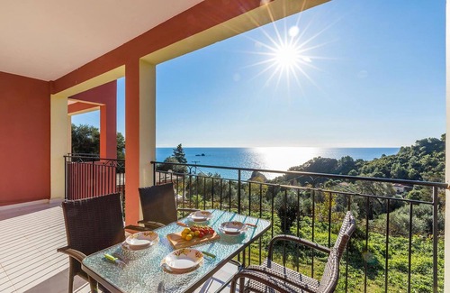 Parelia Apartment | Family Friendly Apartments With a Swimming Pool on Pelekas Beach