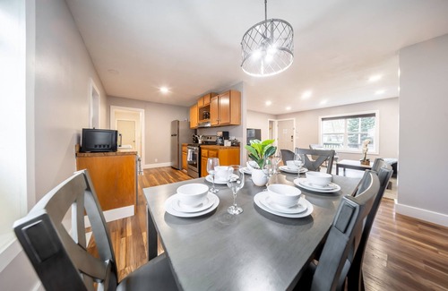 Vermilion Cottage | Family-Friendly Beach Getaway by Lake Erie, Beaches with King Bed
