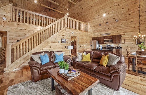 White Oak Lodge Cabin | Family Friendly Cabin features Pool, Hot Tub, Game Room, Pool Table, Wifi