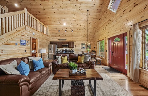 White Oak Lodge Cabin | Family Friendly Cabin features Pool, Hot Tub, Game Room, Pool Table, Wifi