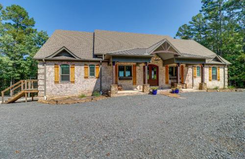 Edgemont House | Family-Friendly Edgemont Home with Deck and Lake Views