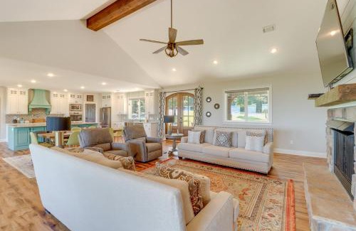 Edgemont House | Family-Friendly Edgemont Home with Deck and Lake Views