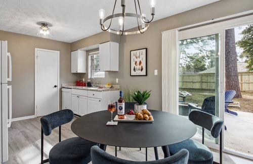 Savannah House | Family Friendly* Firepit * Dogs OK * Fenced Yard * 3BR/1.5BA Home