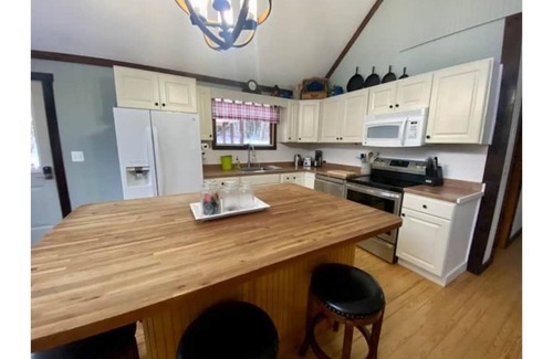 Morrisville Cottage | Family-friendly, hot tub, full kitchen, 4 bedroom, deck, yard, dogs allowed.