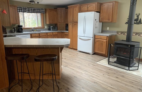 Mauston House | Family friendly house in forest,3min from Castle Rock Lake.25 min from Wis Dells