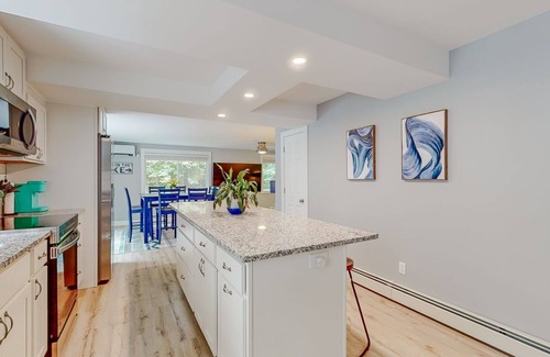 Raymond House | Family Friendly, Lake House Retreat with Tennis Courts & Boat Launch