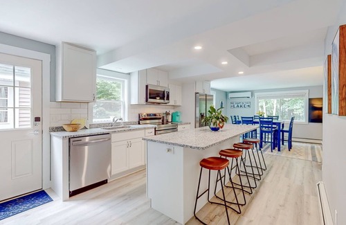 Raymond House | Family Friendly, Lake House Retreat with Tennis Courts & Boat Launch