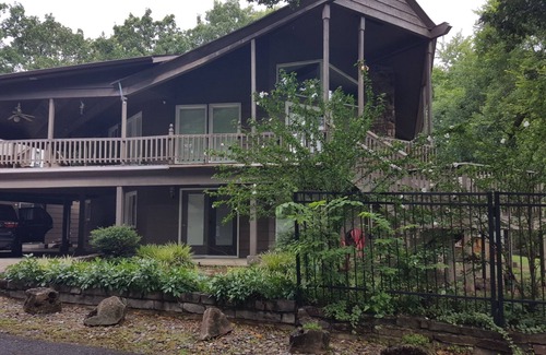 Grove House | Family-Friendly Lakefront Home w/Large Yard & Boat Dock-Sleeps 14+kids under 6