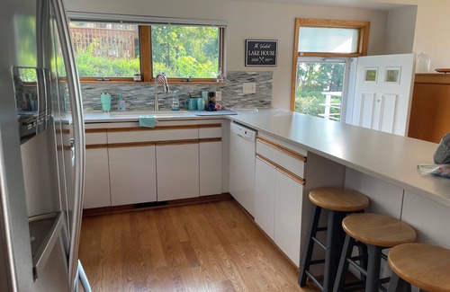 Colgate House | Family Friendly Lakehouse - Directly on the lake with spacious pier
