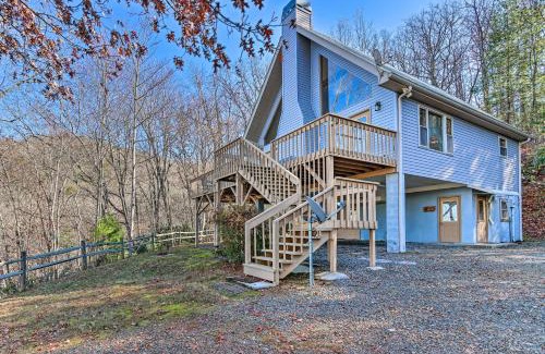 Murphy House | Family-Friendly Murphy Cabin with Deck and Fire Pit!
