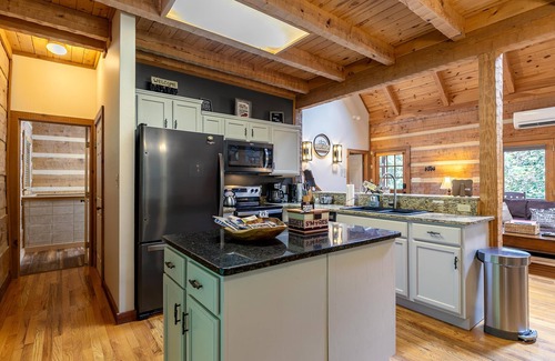 Seven Devils Cabin | Family-friendly, pet-friendly cabin close to Boone, Sugar Mt, Banner Elk, Beech