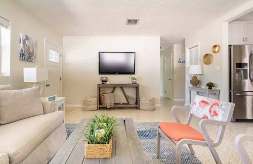 Palma Sola House | Family friendly private home with pool and close to the beaches