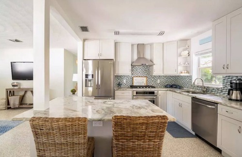 Palma Sola House | Family friendly private home with pool and close to the beaches
