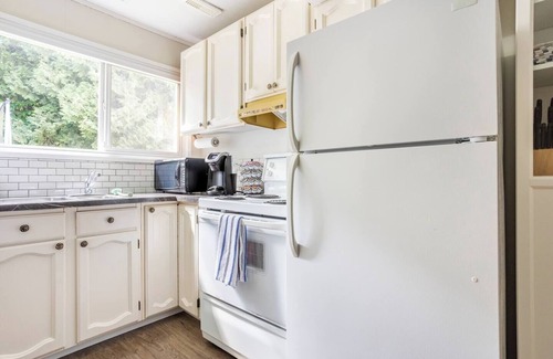 Maple Ridge Apartment | FAMILY FRIENDLY Suite in Central Maple Ridge