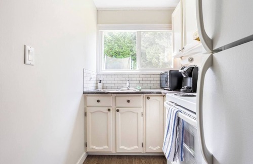 Maple Ridge Apartment | FAMILY FRIENDLY Suite in Central Maple Ridge