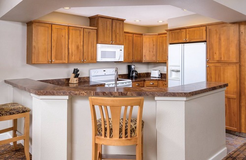 Coeur d'Alene Resort | Family-Friendly Suite Steps to Lake w/Full Kitchen & Resort Indoor Pool