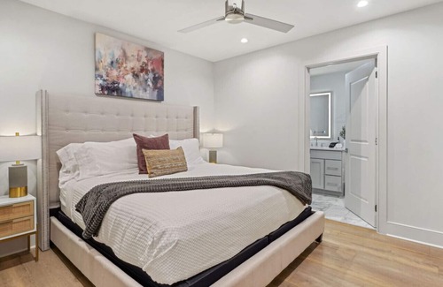 Central Business District Hotel | Family Friendly Unit near French Quarter & Superdome with rooftop pool & hot tub